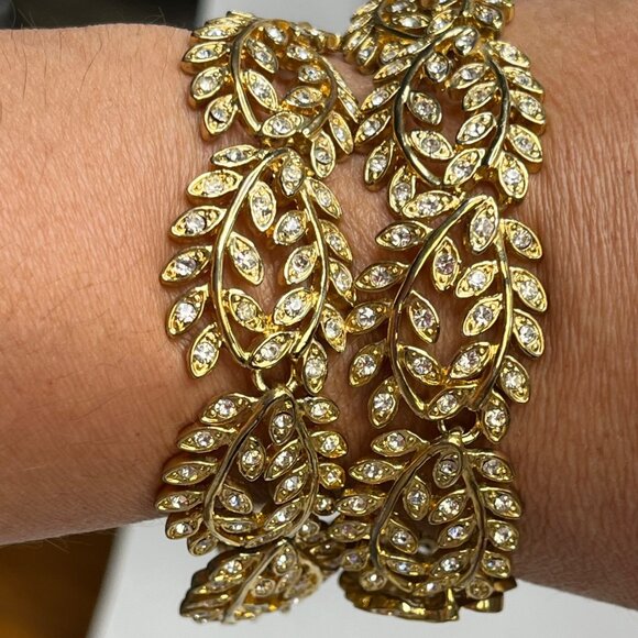 Vintage Gold-Tone Leaf Design Rhinestone Bracelet With Fold-Over Clasp 7 Inches - Picture 7 of 7
